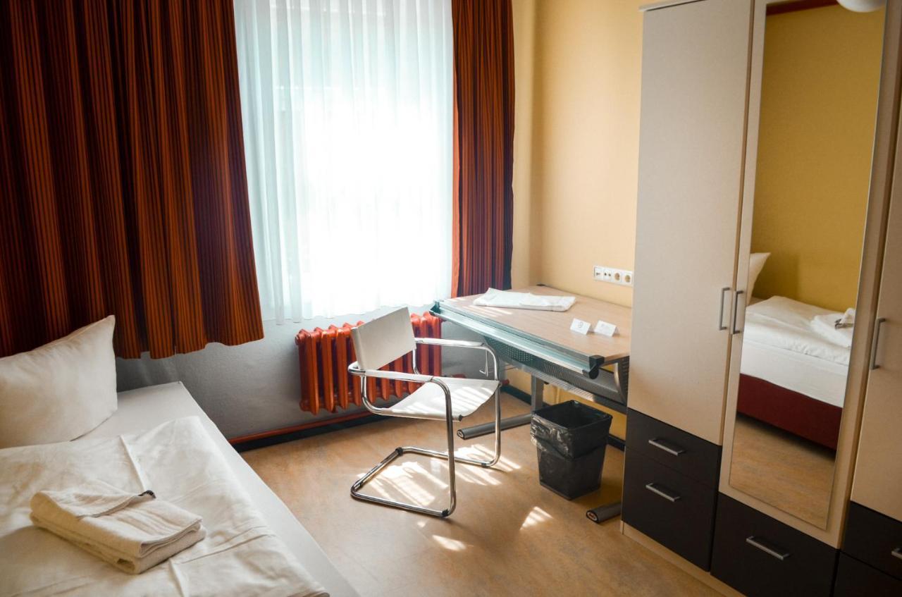 Haus Des Volkes - Das Bauhaushotel Probstzella Esterno foto