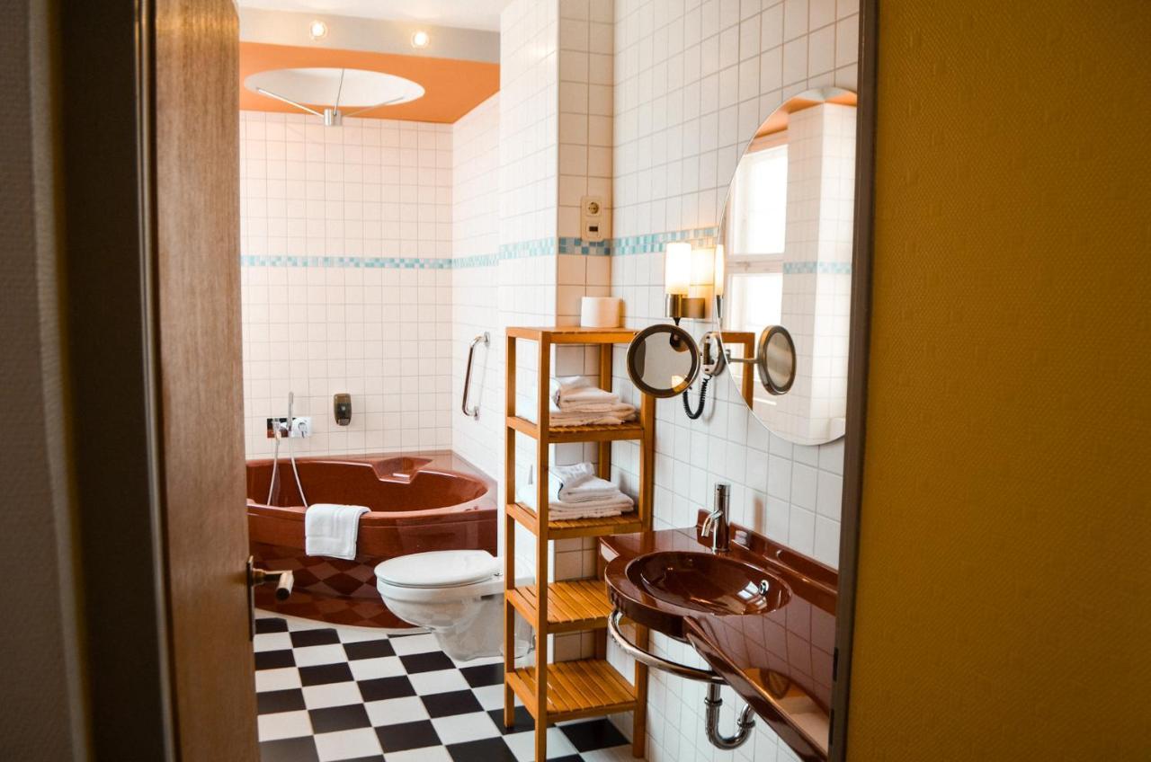 Haus Des Volkes - Das Bauhaushotel Probstzella Esterno foto