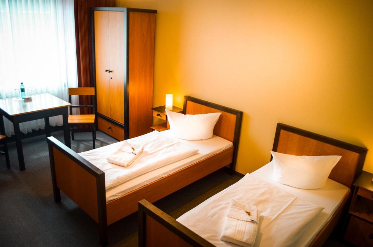 Haus Des Volkes - Das Bauhaushotel Probstzella Esterno foto