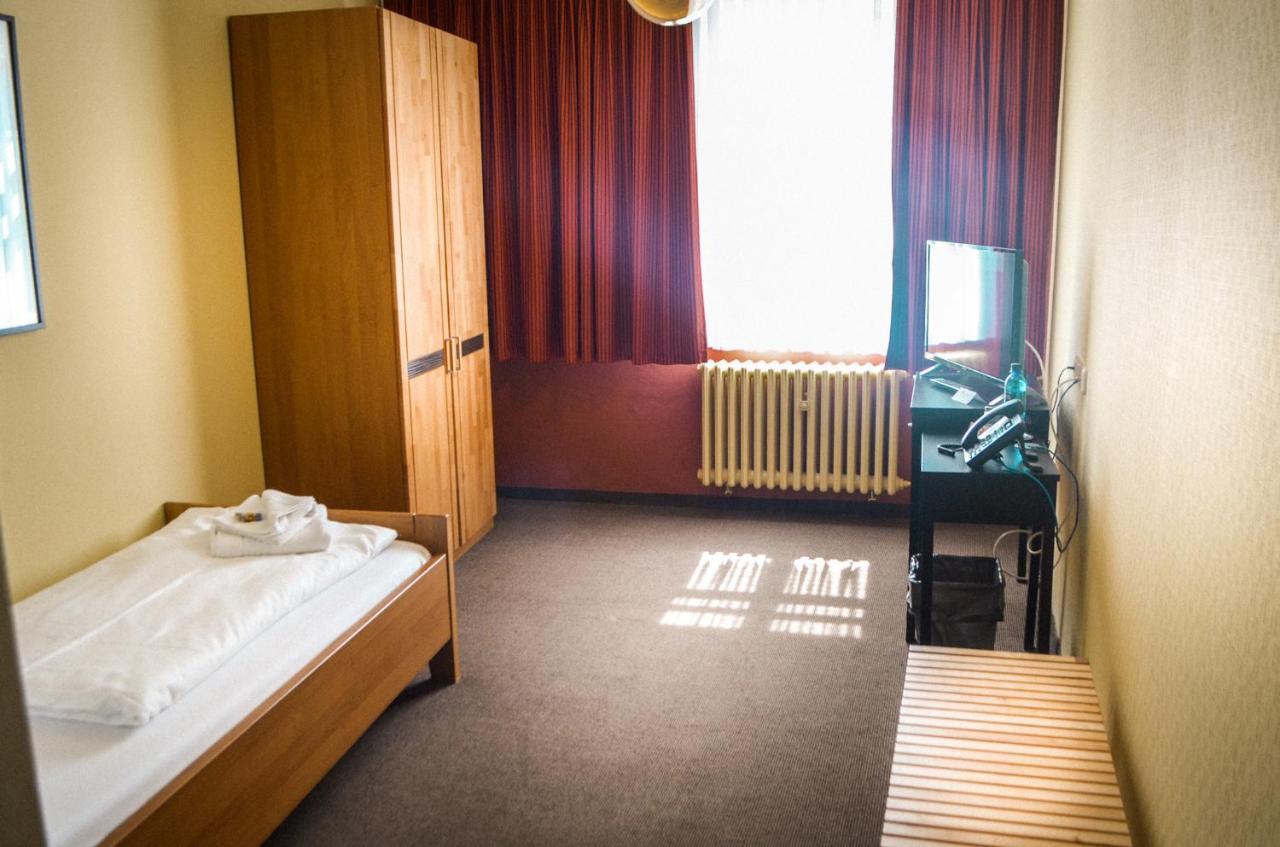 Haus Des Volkes - Das Bauhaushotel Probstzella Esterno foto