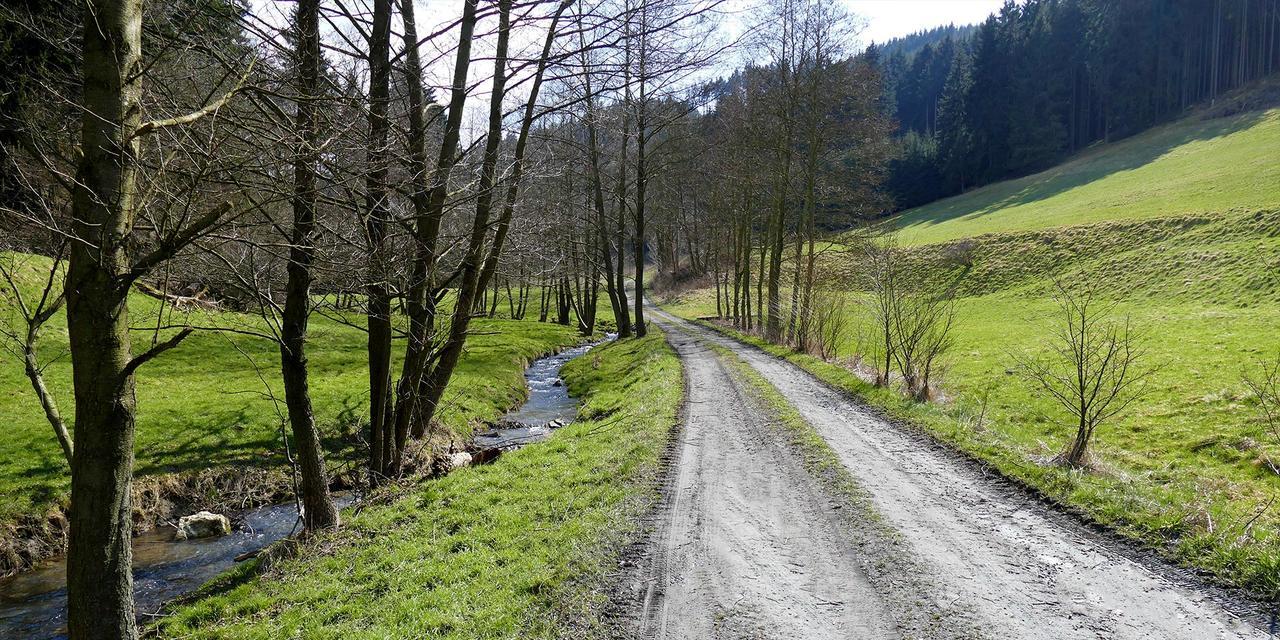 Haus Des Volkes - Das Bauhaushotel Probstzella Esterno foto
