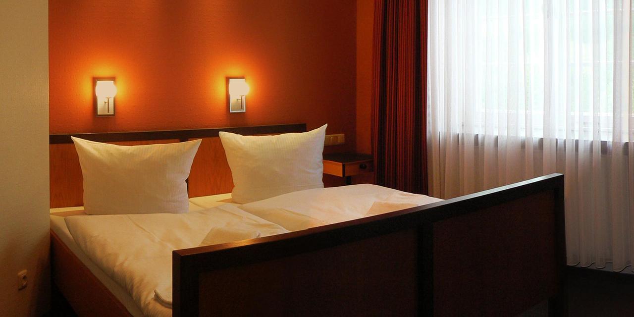 Haus Des Volkes - Das Bauhaushotel Probstzella Esterno foto