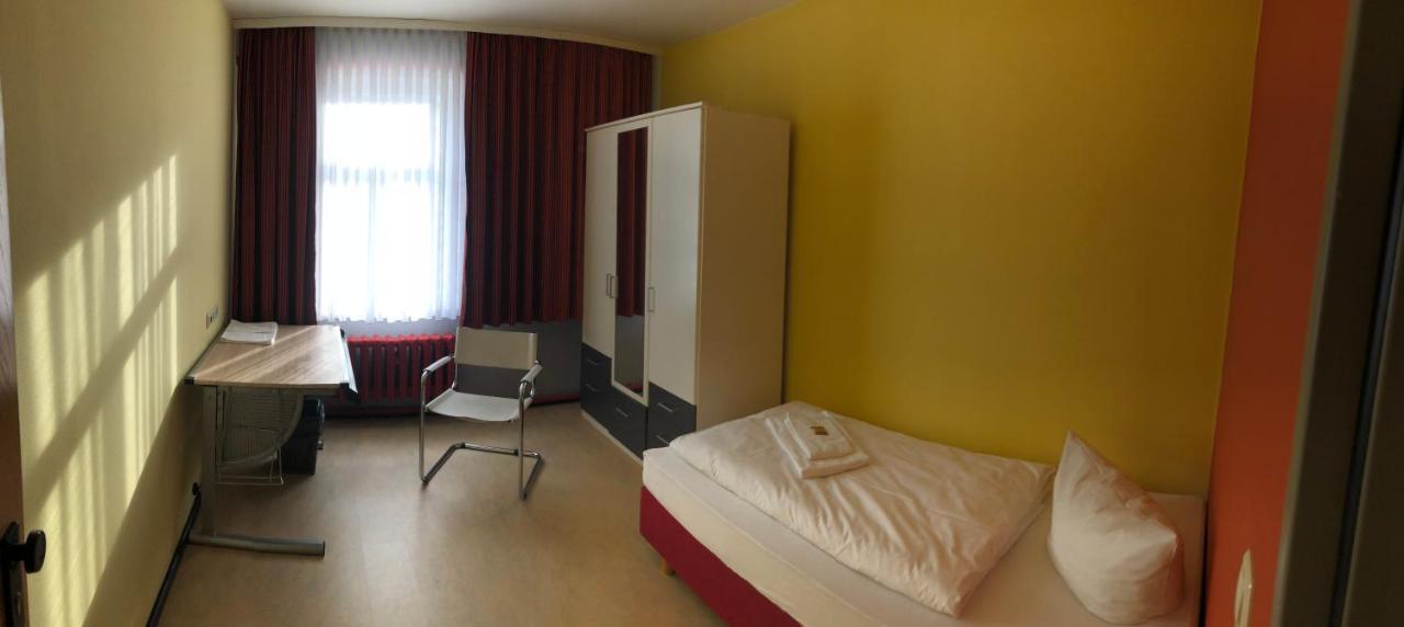 Haus Des Volkes - Das Bauhaushotel Probstzella Esterno foto