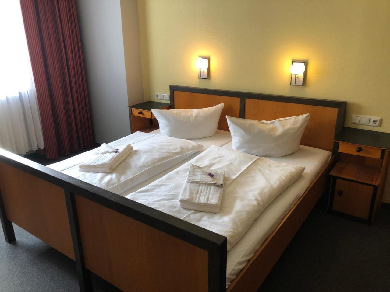 Haus Des Volkes - Das Bauhaushotel Probstzella Esterno foto