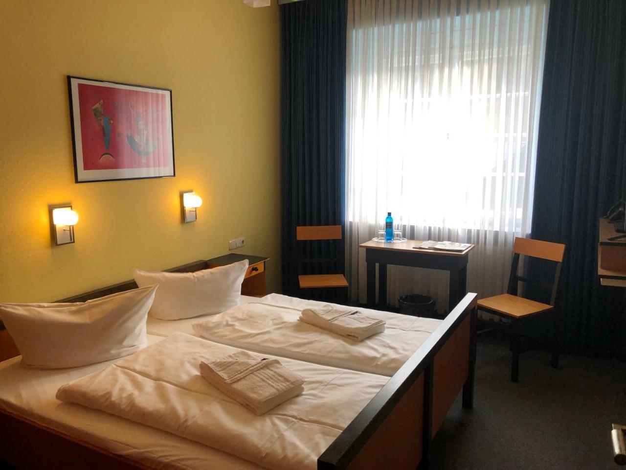 Haus Des Volkes - Das Bauhaushotel Probstzella Esterno foto