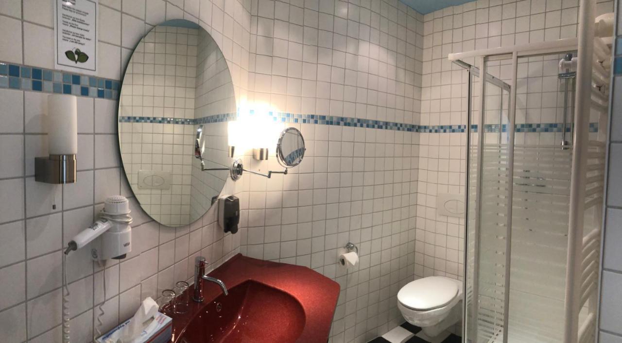 Haus Des Volkes - Das Bauhaushotel Probstzella Esterno foto