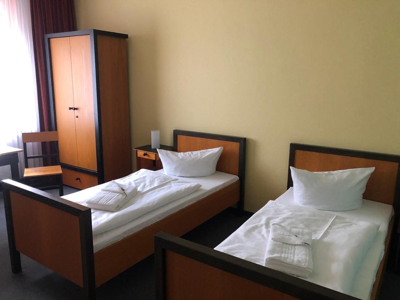 Haus Des Volkes - Das Bauhaushotel Probstzella Esterno foto