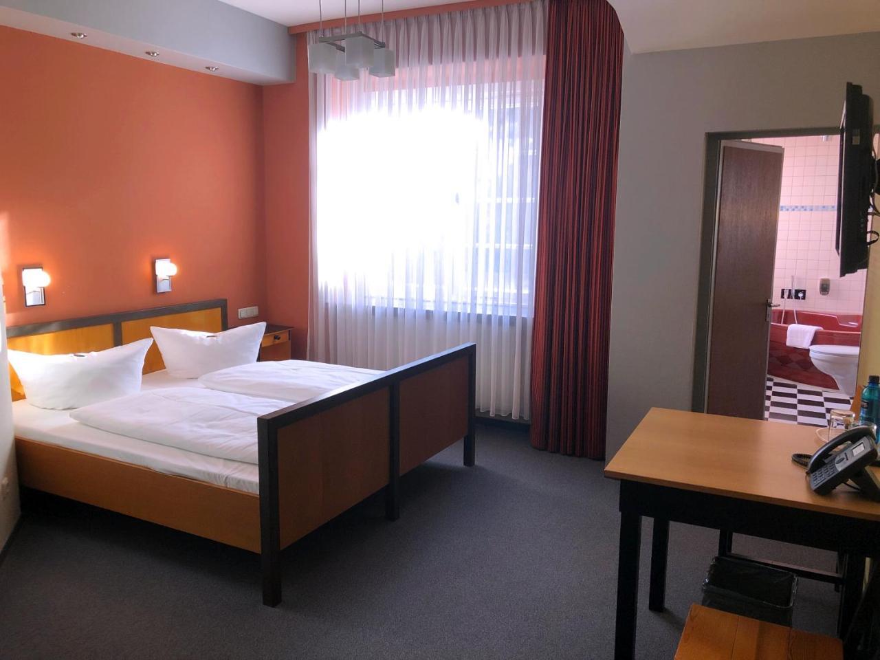 Haus Des Volkes - Das Bauhaushotel Probstzella Esterno foto