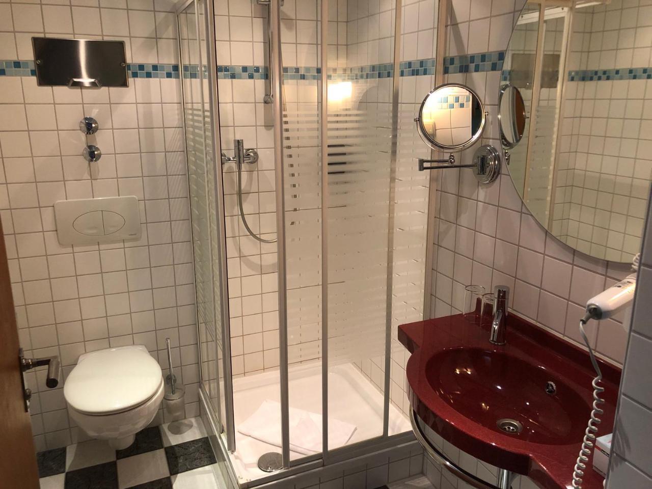 Haus Des Volkes - Das Bauhaushotel Probstzella Esterno foto