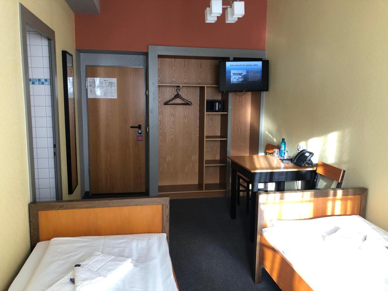 Haus Des Volkes - Das Bauhaushotel Probstzella Esterno foto