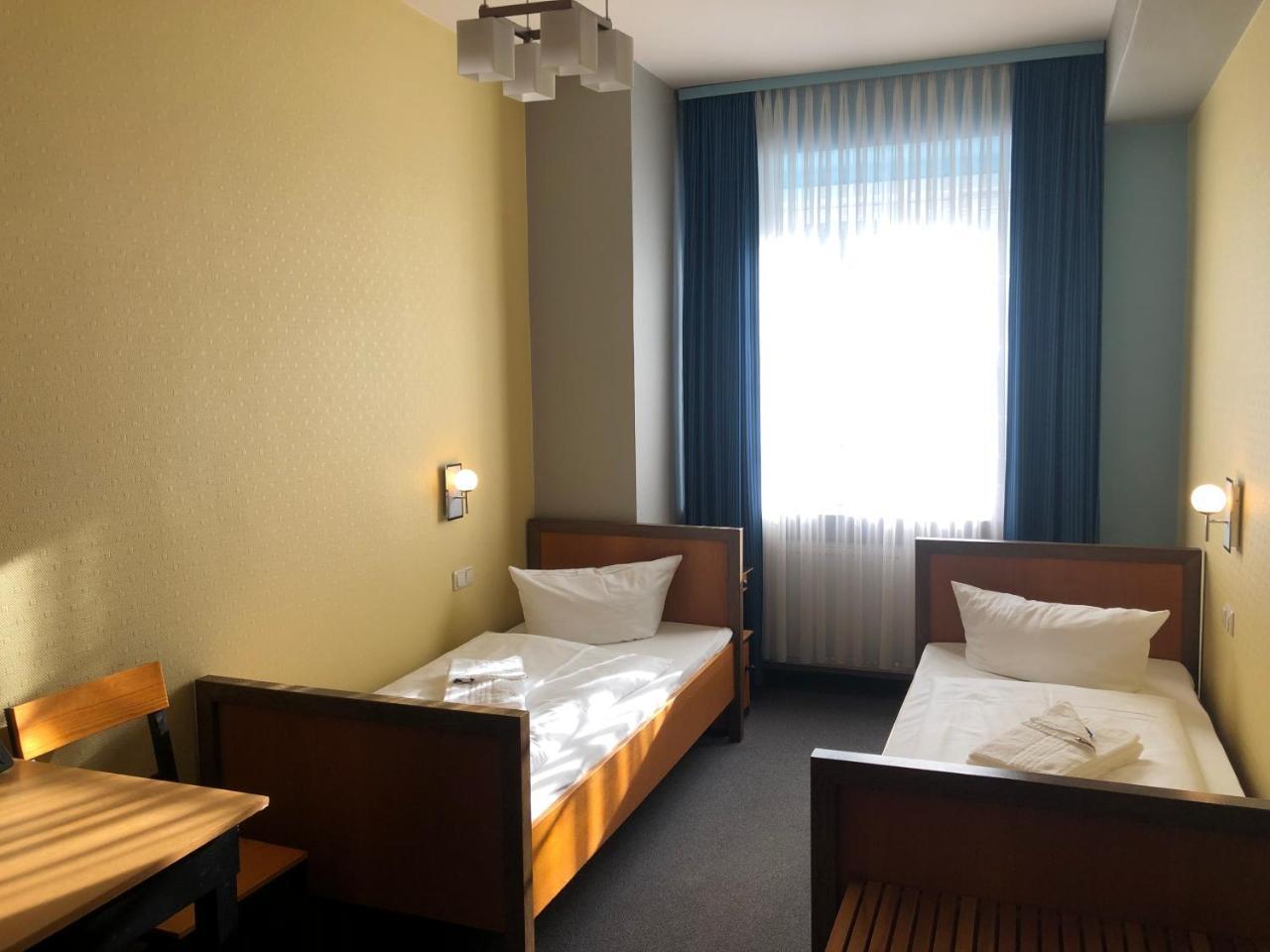 Haus Des Volkes - Das Bauhaushotel Probstzella Esterno foto