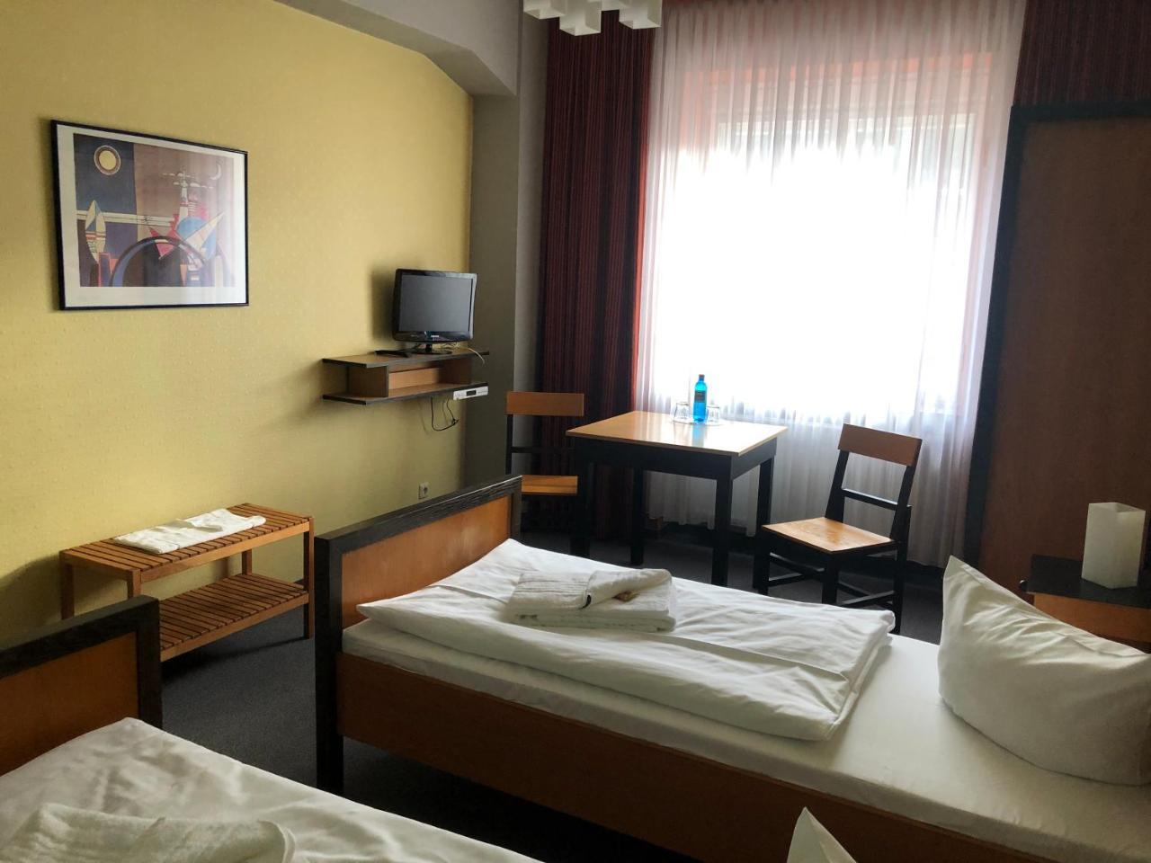 Haus Des Volkes - Das Bauhaushotel Probstzella Esterno foto
